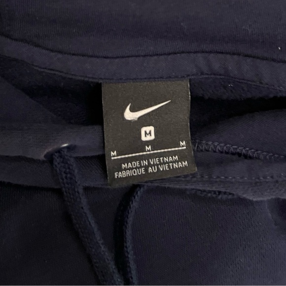 Nike New York Yankees Men's Hoodie with White Logo - Picture 3 of 3